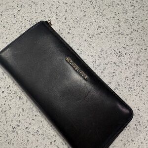 Leather Michael Kors large wallet 100% Authentic!